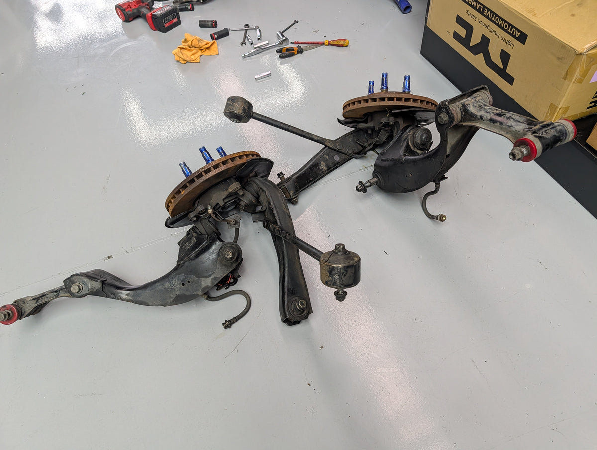 NISSAN SKYLINE R32 Gtst Front Hubs and Knuckles