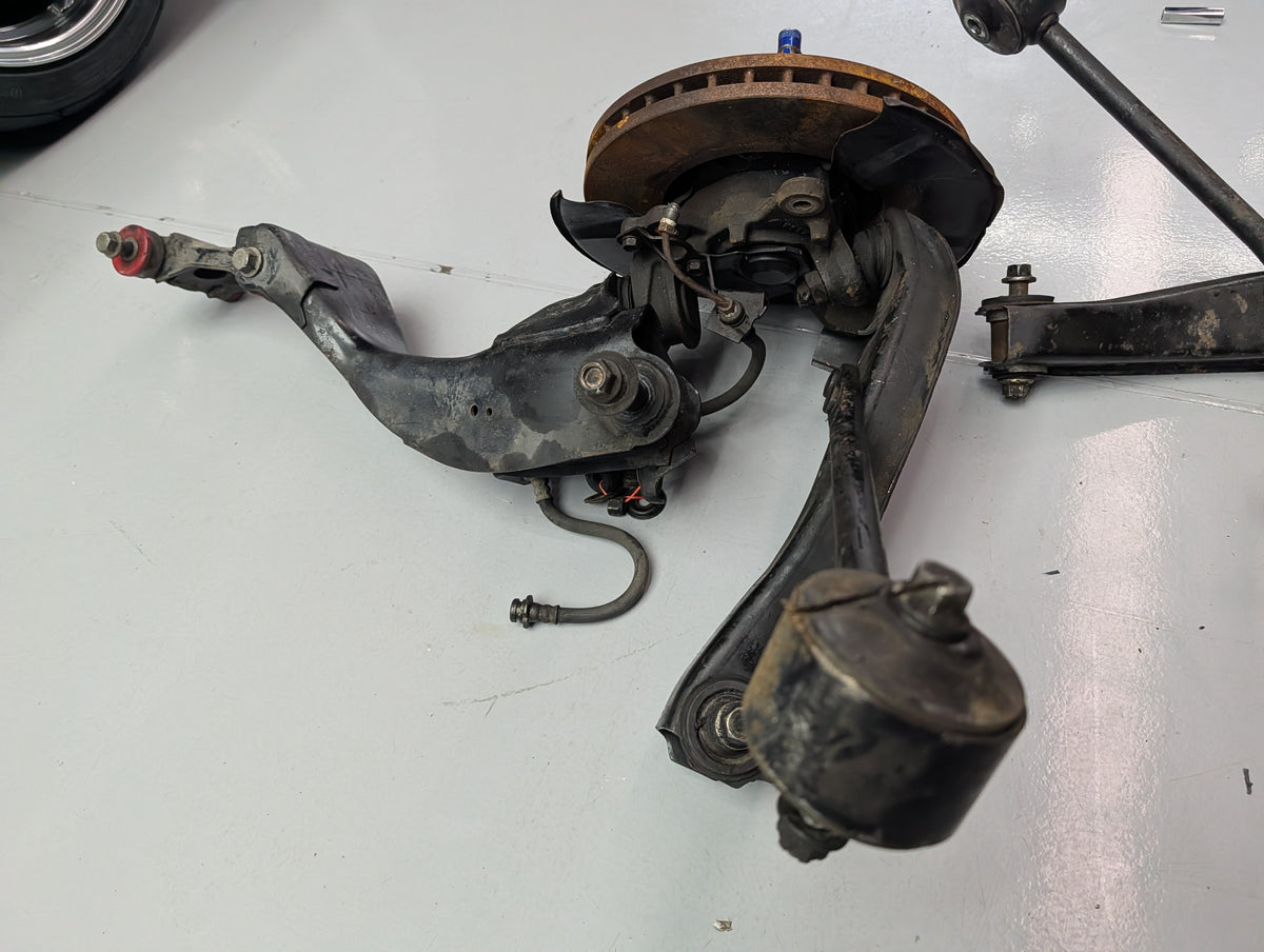 NISSAN SKYLINE R32 Gtst Front Hubs and Knuckles