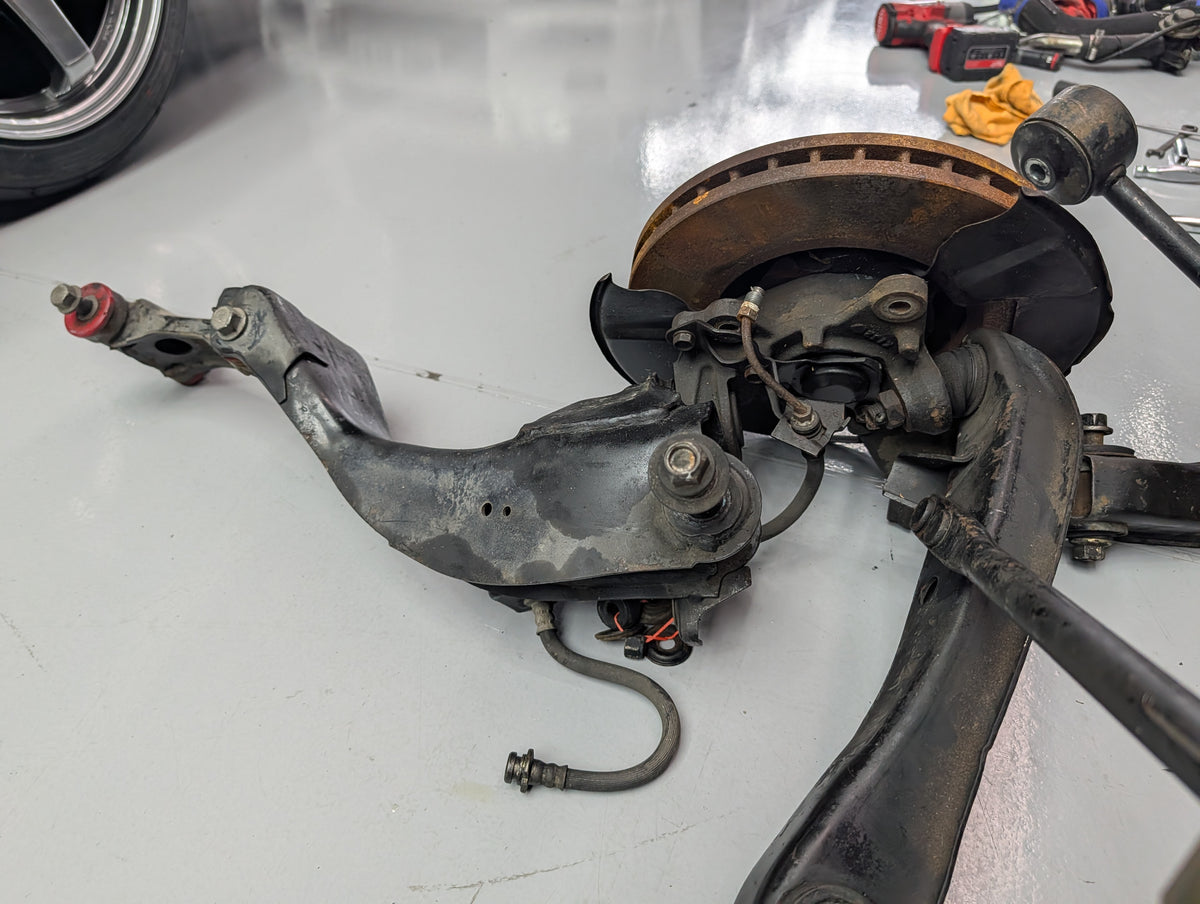 NISSAN SKYLINE R32 Gtst Front Hubs and Knuckles