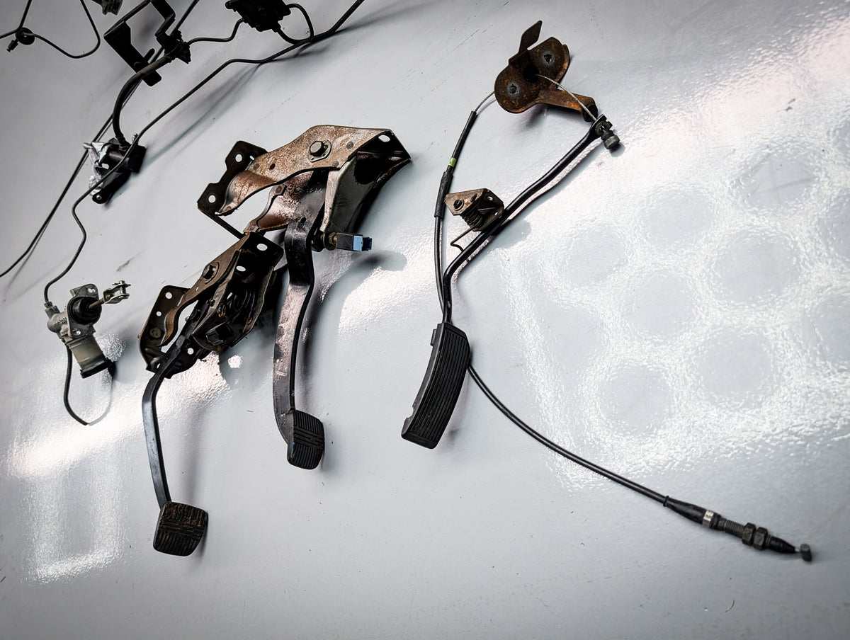 NISSAN R32 Gtst Skyline Coupe Clutch,Brake and Accelerator Pedals and Reservoirs